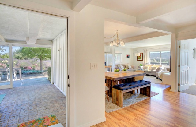 Wine Country Yountville Farmhouse - 7100 Silverado Trail