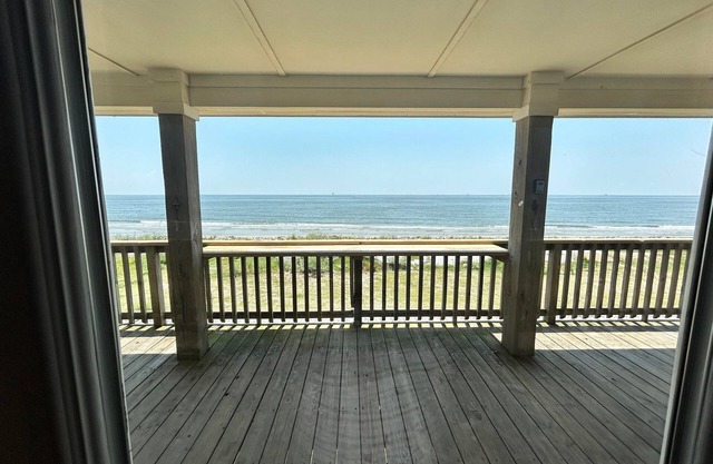 Direkt am Strand in Grand Isle, ist Wine Down ein neues 4 br