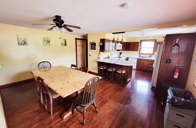 Wine Trail Apartment (pet friendly) - 4bd/2ba