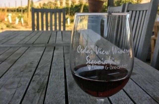 Winemaker's Suite - Sequoia View B&B