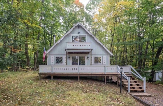 Winni Chalet w/ lake, beach, & boat launch access