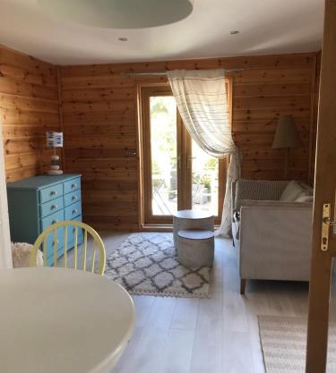 Winnie's Corner - Self Contained within the grounds of another property, in an idyllic wooded setting