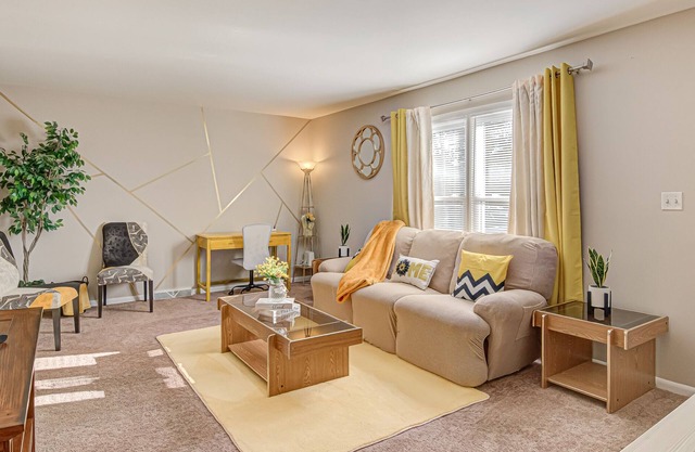 Winston Salem Villa-2 Bedrooms near WFU, Atrium, Novant Health, WSSU, and UNCSA