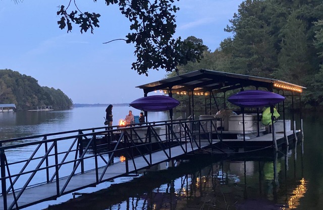 Winter discounts - book now! Lake Front - stunning view from private dock!
