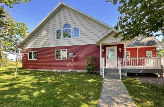 Winter Escape on Big Bay, Lake Superior - 40 minutes to Marquette