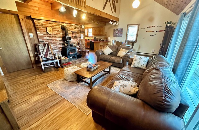 Winter getaway - skiing, cozy wood stove