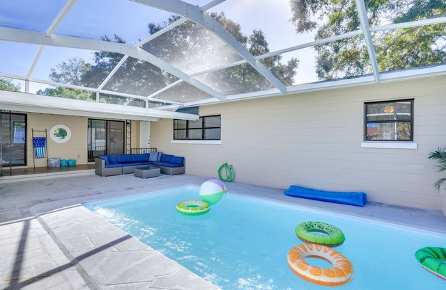 Winter Haven Home w/ Pool Near Legoland!