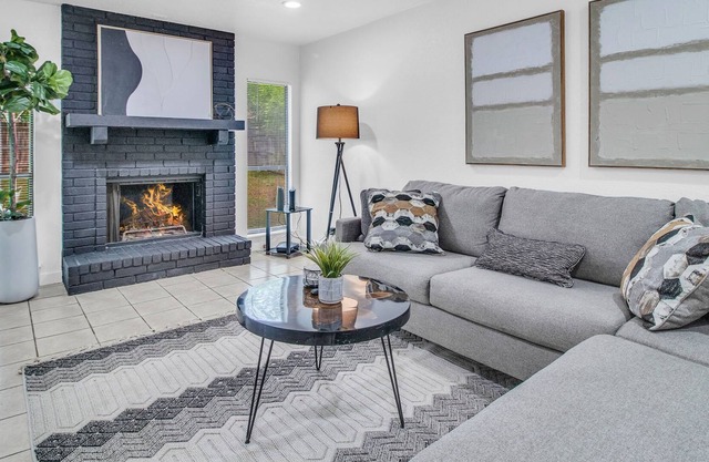 Winter Low rate- 3 Miles from Seaworld! Close LAFB