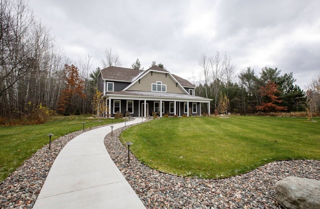Winter Oasis W/ Prime Location & Lots of Space!