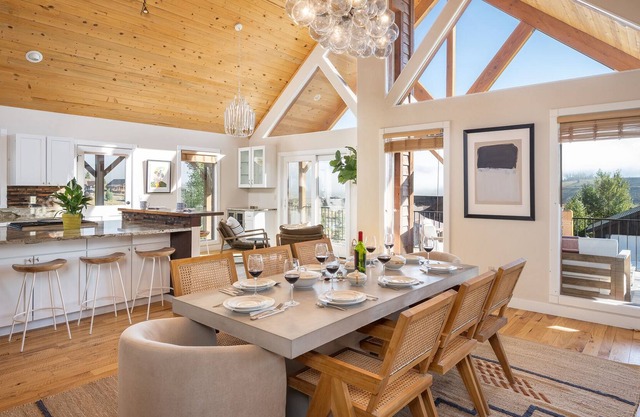 Winter Park area home, private hot tub, close to ski resorts, Rocky Mountain National Park. Bergamot