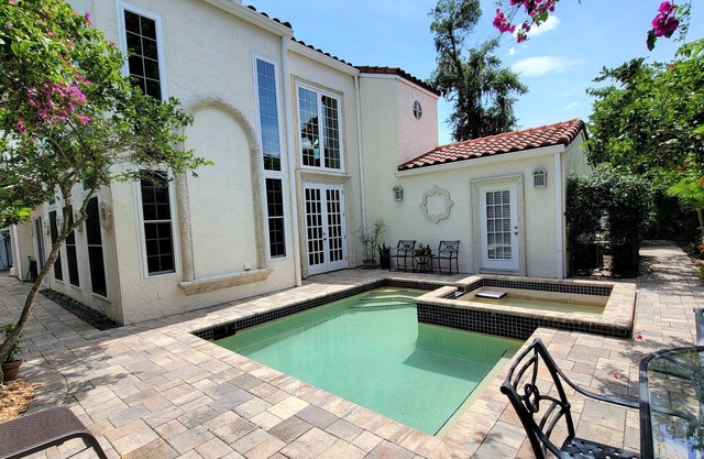 Winter Park Pool home close to Lake Virginia, Rollins College & Park Ave.