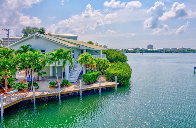 Winter Sale! Cabana Club, Dock, Kayak Launch, Pet Friendly