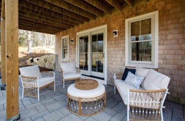 WINTER SEASON DISCOUNT: Luxury Villa with Pool. Walk to Village and Beach!