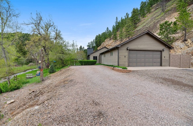 Winter Special~Minutes to Deadwood~Garage~GameRoom