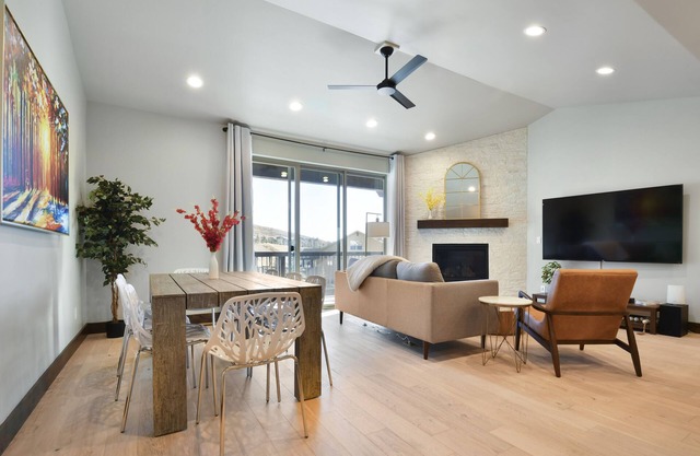 summer specials: Bright, Modern Retreat with Hot Tub +Game Room sleeps 12.