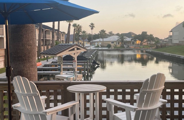 On water, pickleball & boat rental 5 min walk.
