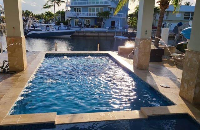 Winterbirds! Charming studio in the Port Antigua Islamorada Florida Keys