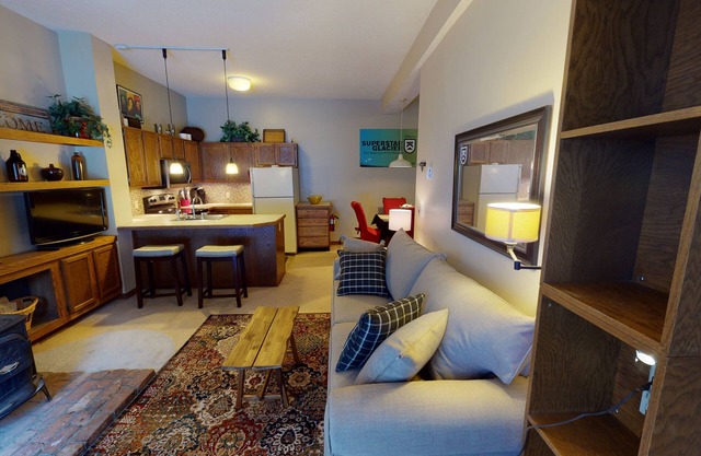 Wintergreen 106 - Cozy and peaceful condo, conveniently located between Killington and Pittsfield