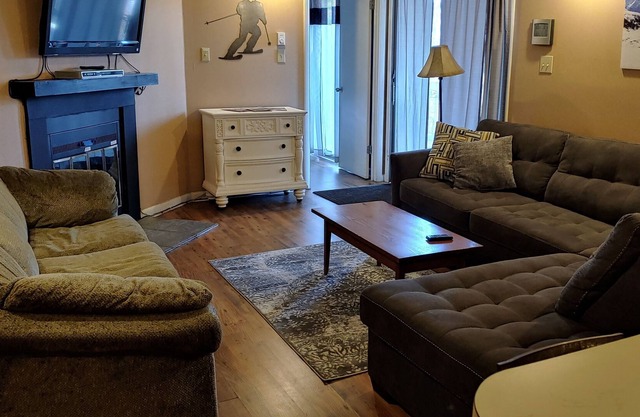 Winterplace Condo 3 bed/2 bath Ski in ski out.