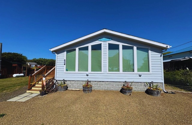 Winters by the Sea - Hot tub - Fenced in yard