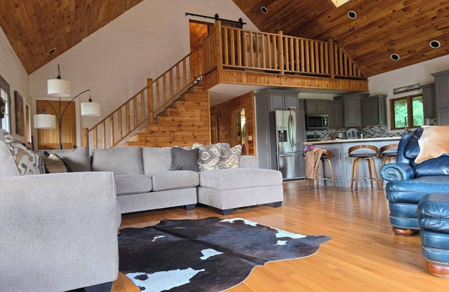 Wisconsin Dells Gathering for 15 Guests/7.5 Acres/5 mins from Downtown Dells