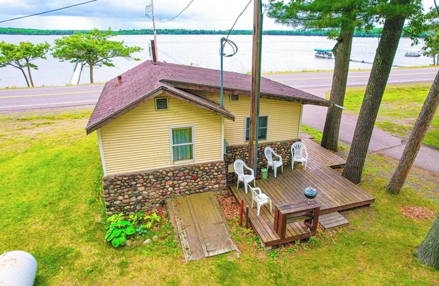 Wisconsin Lakeside Cottage w/ Deck, Views