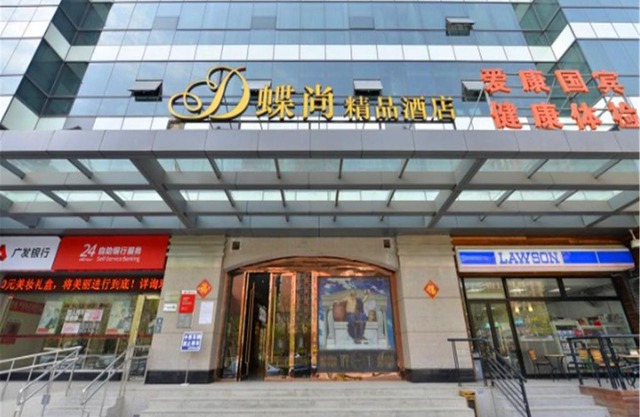 WISDOM Boutique Hotel Near the National Bird's Nest National ConventionCentre and Olympic Forest Park Just a 5-minute walk from Line 15's Anli Lu Subway Easy access tothe airport