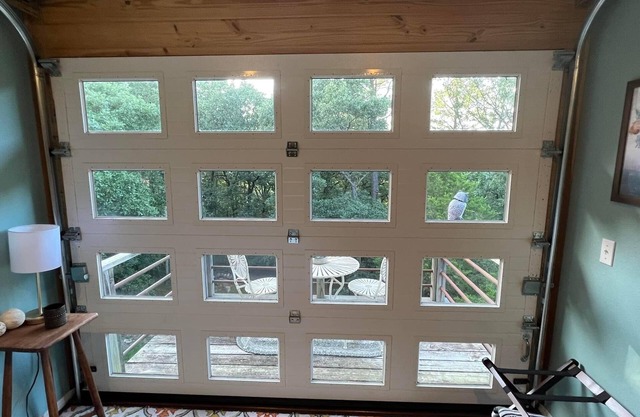 Wister Ridge Cottage - Sleeps 10 - 3 minutes from the lake!!