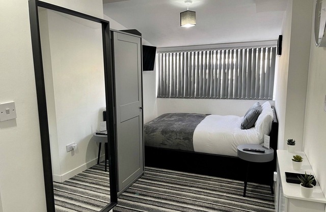 Standard-Ensuite-Studio-Strassenblick