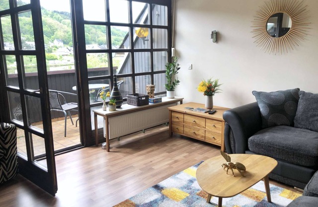 Mit Balkon und Moselblick