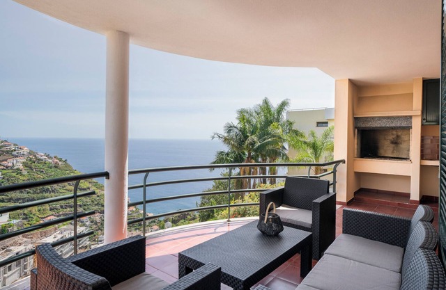 With barbecue and sea view balcony - Palmasol