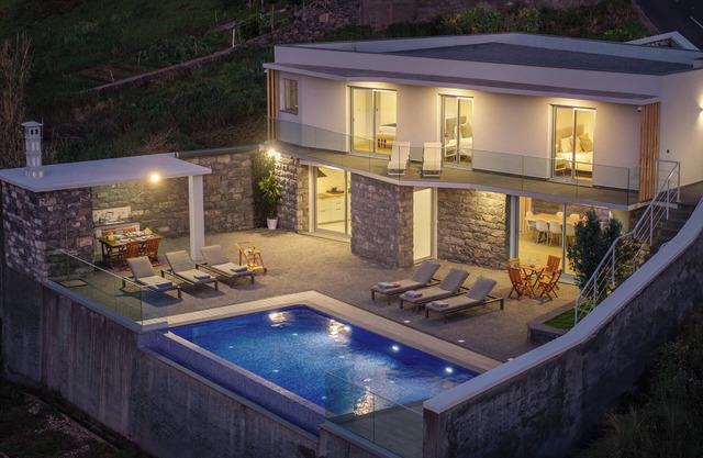 Mit Pool und Meerblick - Vila da Ribeira da Vaca