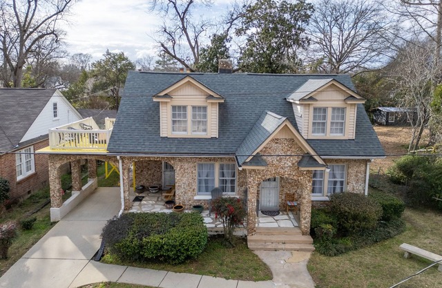 Within walking distance to downtown Wetumpka!