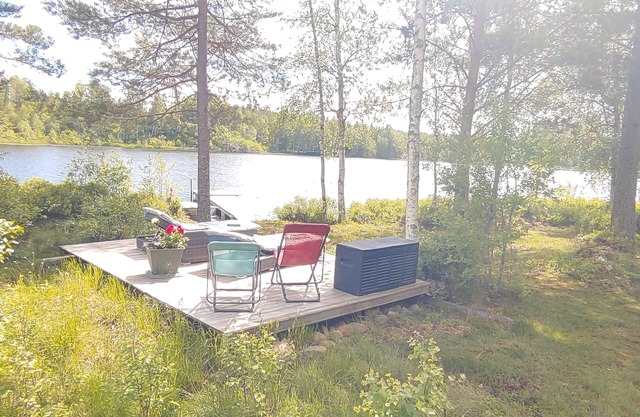 Wo. f. 2 im Wald;nahe Vimmerby;W-LAN;Waldsee (kein Angelsee); kl.Terrassen;Sauna