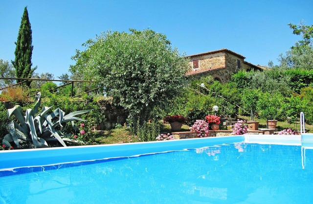 Alleinstehendes Ferienhaus mit W-LAN, privatem Pool, TV, Innenhof, Panoramablick, Parkplatz