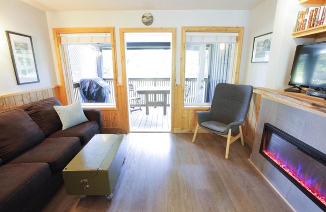 Wolf and Sea- Ukee, 4PAX, 1Bed
