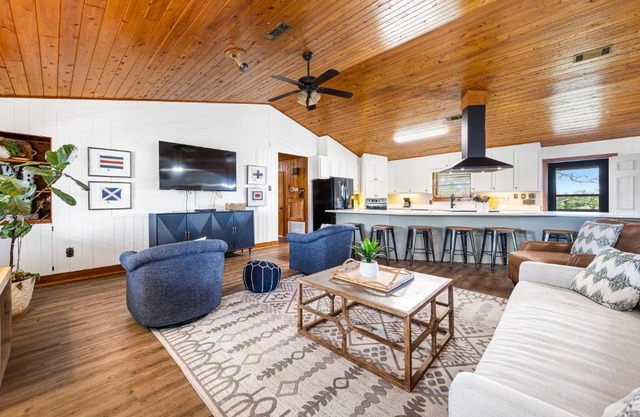 Wolf Bay House