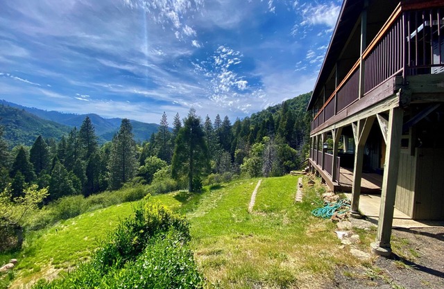 Wolf Cabin: A Place to Unwind & Enjoy Nature with the Most Spectacular Views!!!