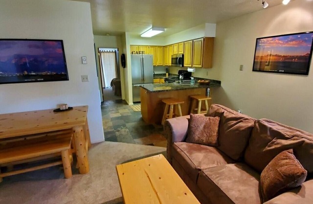 Wolf Lodge 2BR Eigentumswohnung in Eden, Utah, für 6 Personen, nur wenige Minuten vom Powder Mountain entfernt