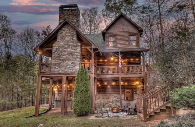 Wolf Mountain Hideaway- Pet Friendly | Spacious Outdoor Area | Hot Tub