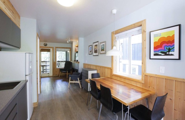 Wolf & Sea Cottage in Ucluelet