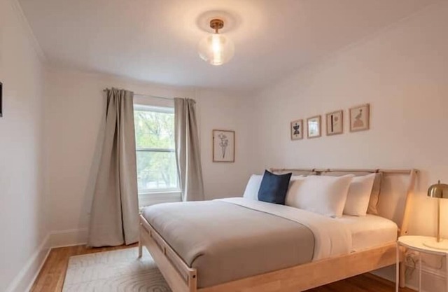 Downtown Wolfville Modern Suite with Parking on Acadia Campus