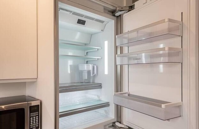 Fabulous Downtown Wolfville Suite with Parking , AC, Laundry