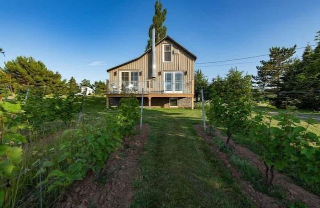 Wolfville Modern Suite on Raven Hill Vineyard