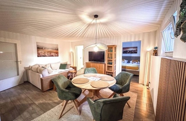 Wolke 7, ruhige Lage, 2 Schlafzimmer, Garten