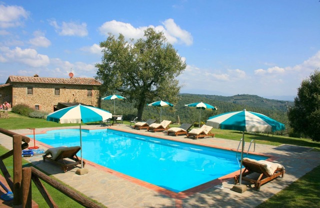 Alleinstehendes Ferienhaus mit privatem Pool, W-LAN, TV, Haustiere erlaubt, Parkplatz, bei Arezzo