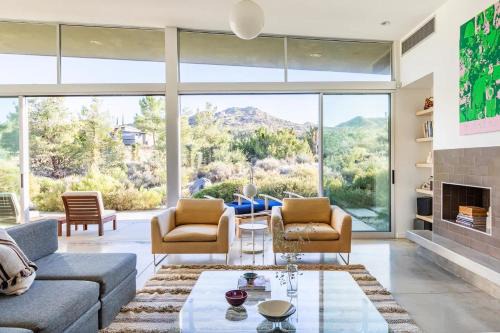 Wonder Walls-Architect Designed Joshua Tree View