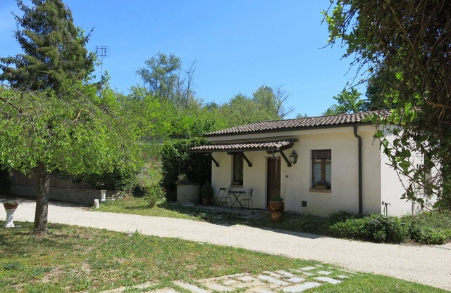 Atemberaubendes alleinstehendes Ferienhaus mit W-LAN, TV, Terrasse, Haustiere erlaubt und Parkplatz