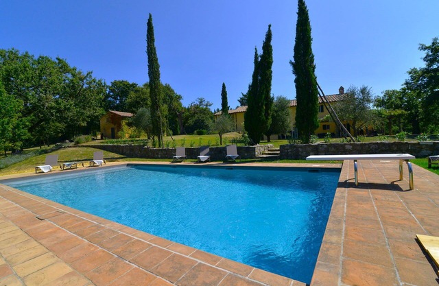 Alleinstehendes Ferienhaus mit privatem Pool, W-LAN, TV, Innenhof, Panoramablick, Parkplatz