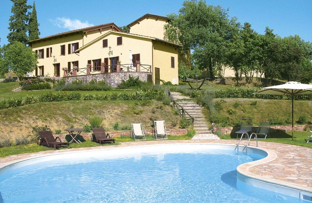 Alleinstehendes Ferienhaus mit privatem Pool, W-LAN, TV, Innenhof, Haustiere erlaubt, Parkplatz